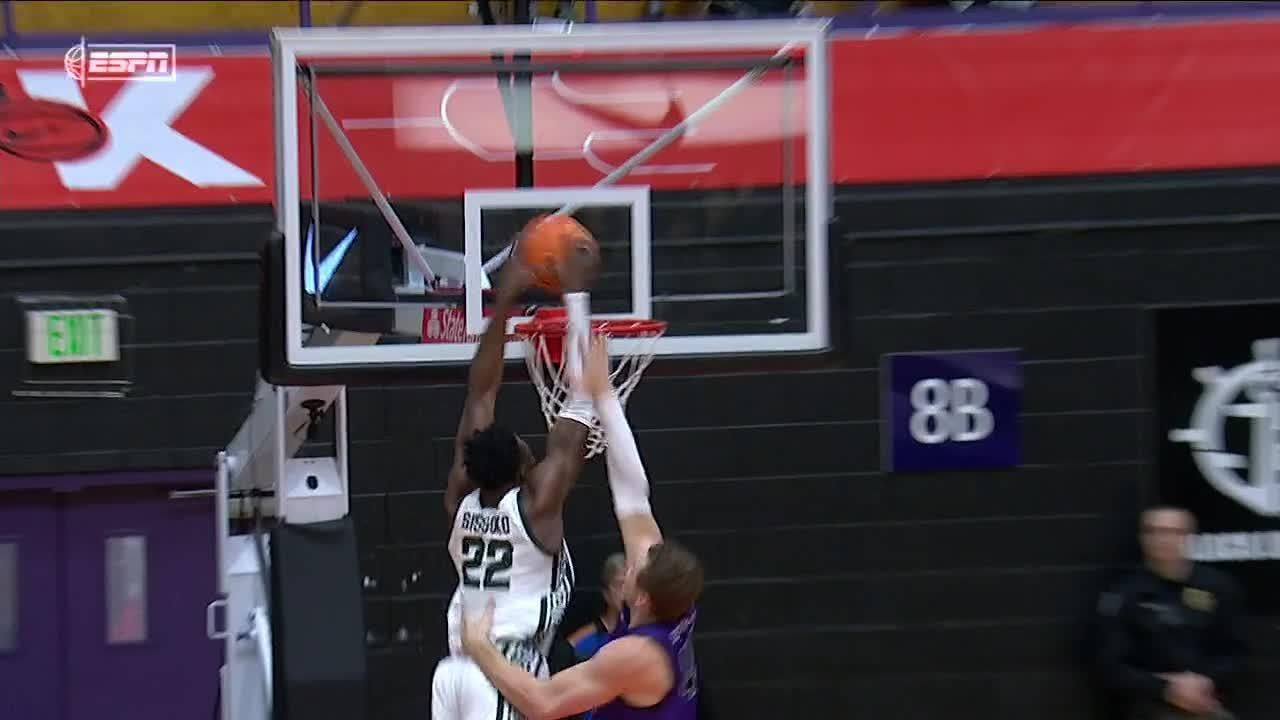 Mady Sissoko elevates for jam vs. Portland Pilots - ESPN Video