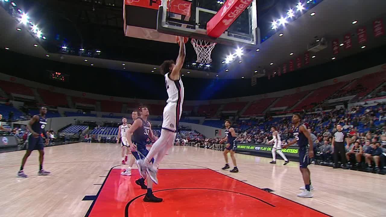 Drew Timme threads needle to Anton Watson for the dunk - ESPN Video