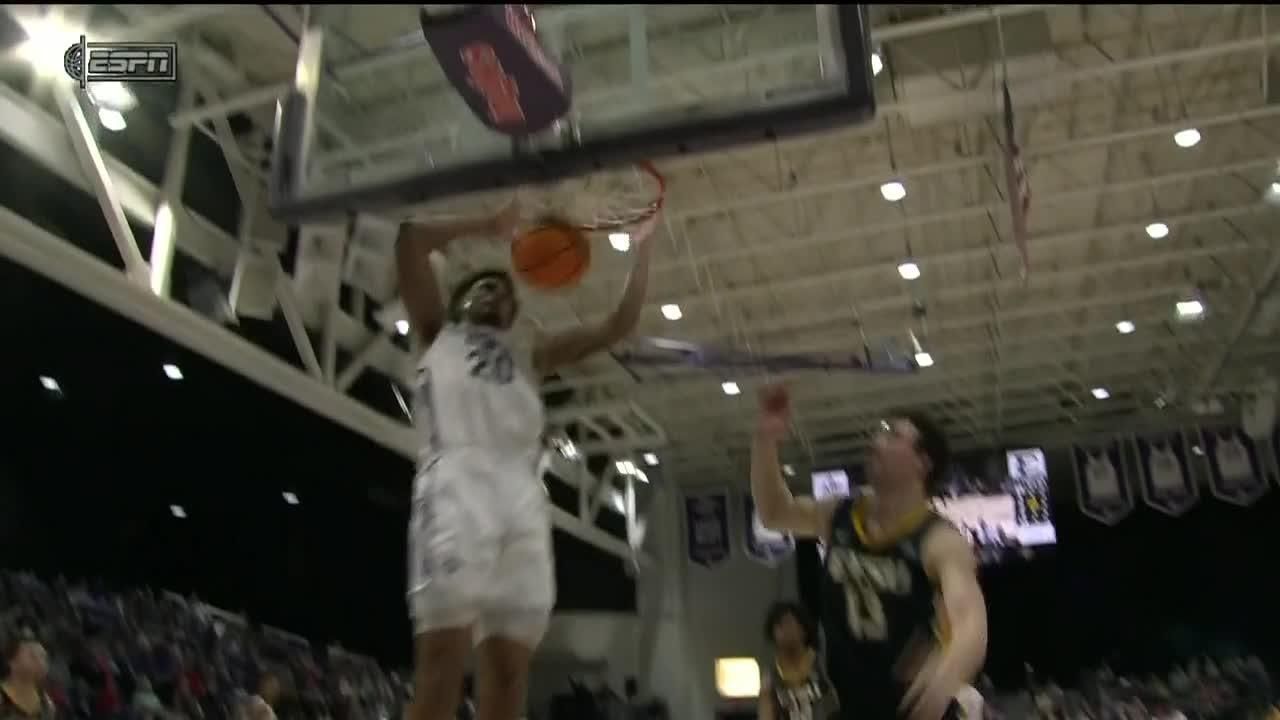jalen-slawson-throws-down-powerful-slam-vs-east-tennessee-state