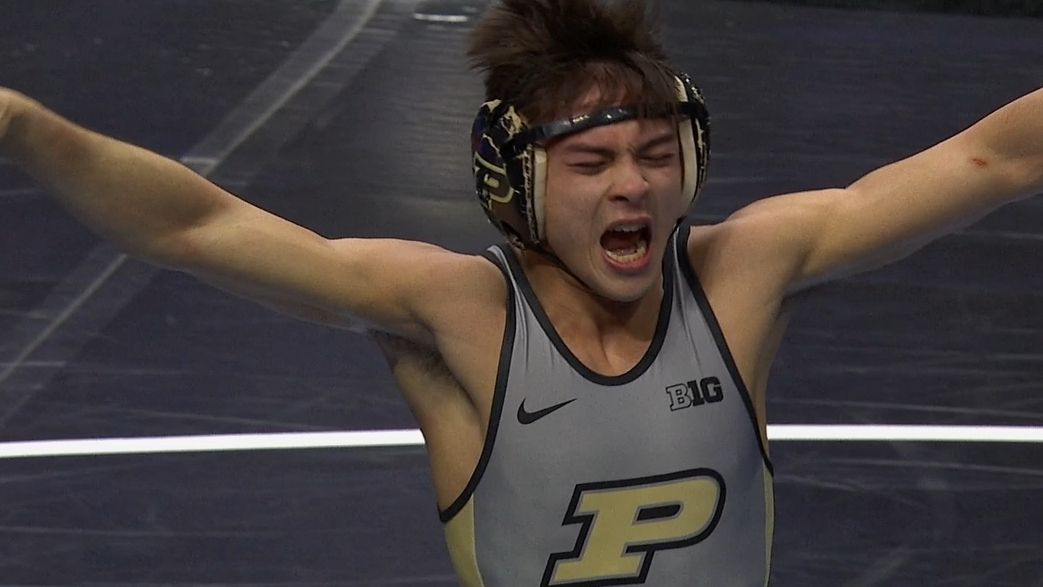 Purdue's Matt Ramos pins Iowa's Spencer Lee in colossal wrestling upset -  ESPN Video