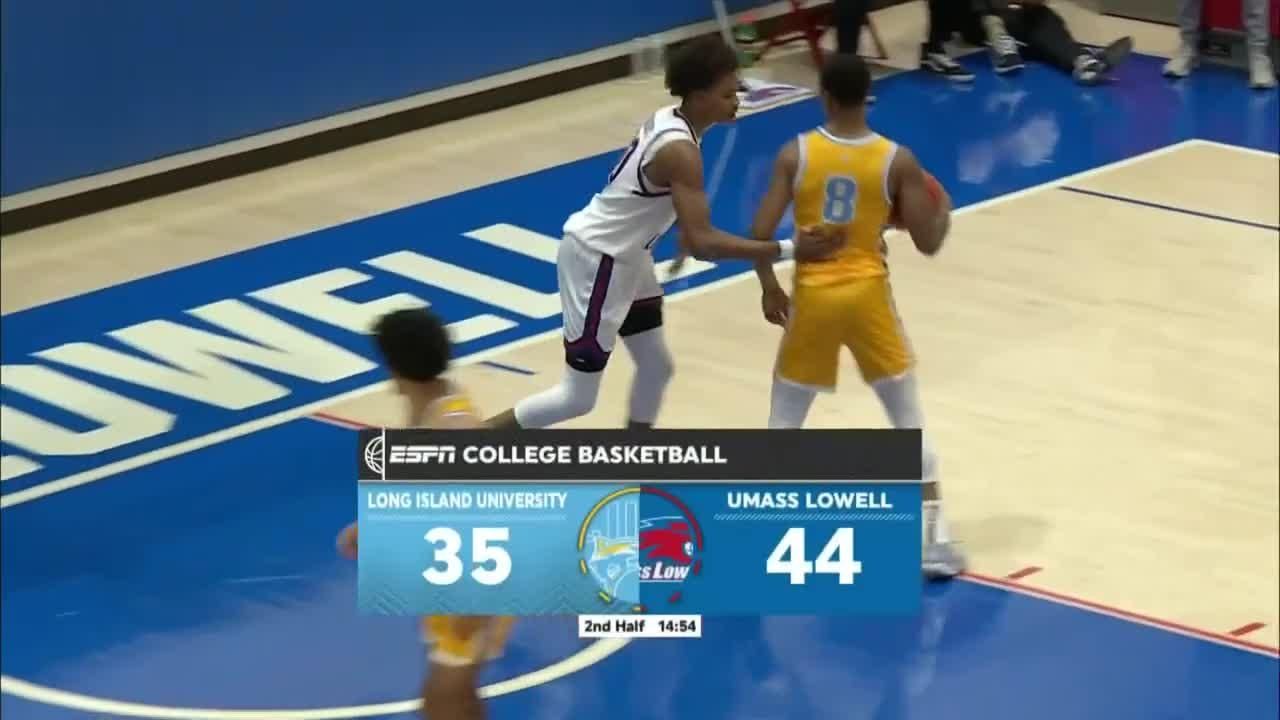 max-brooks-throws-down-powerful-flush-vs-long-island-university-sharks