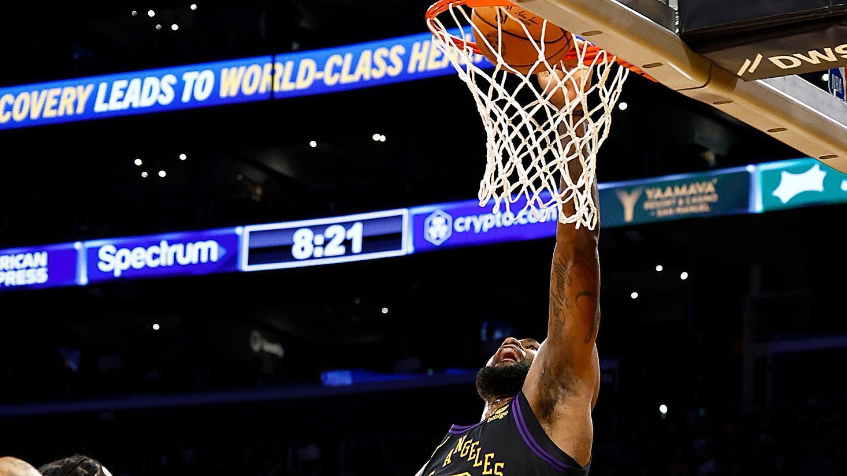 LeBron glides in for a lefthanded flush ESPN Video