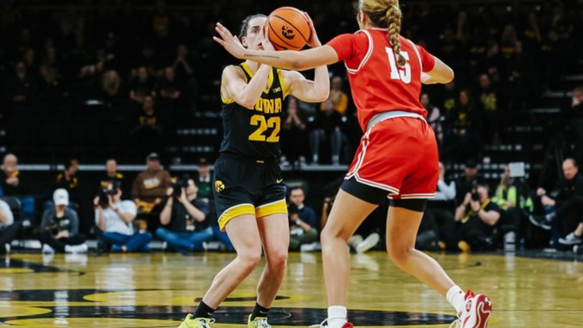 caitlin-clark-pours-in-32-to-pass-brittney-griner-on-ncaa-scoring-list