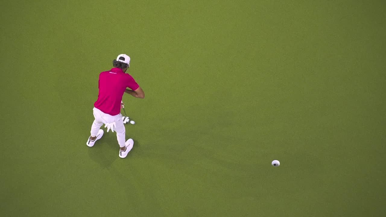 Los Angeles goes up 2-0 after Akshay Bhatia misses putt