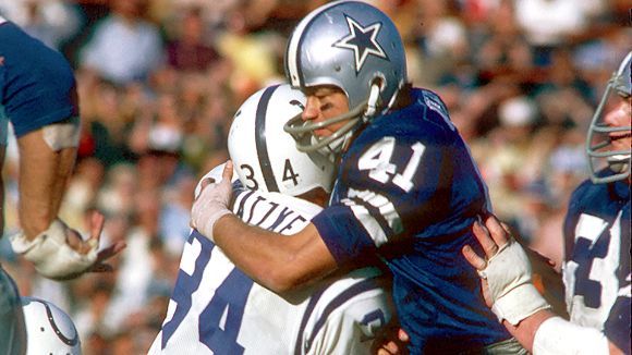 Conrad Dobler of the St. Louis Cardinals in action against Jethro   Dallas cowboys players, St louis cardinals football, Cardinals football