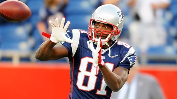 Former New England Patriots WR Randy Moss (81) makes one of his signature  catchs over Former New York…