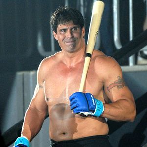 Ex-MLB star Jose Canseco making stop in Iowa