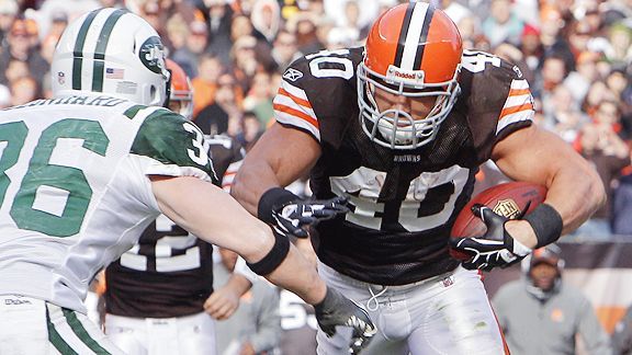 Former 1,000-yd rusher Peyton Hillis signs