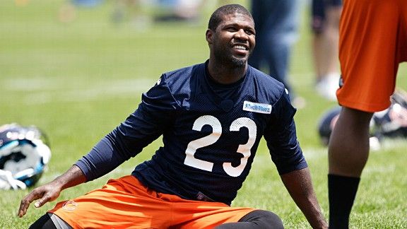 Chicago Bears wide receiver Devin Hester (23) carries the ball against the  Cleveland Browns in the