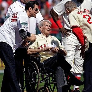 Photo: Red Sox honor Johnny Pesky 