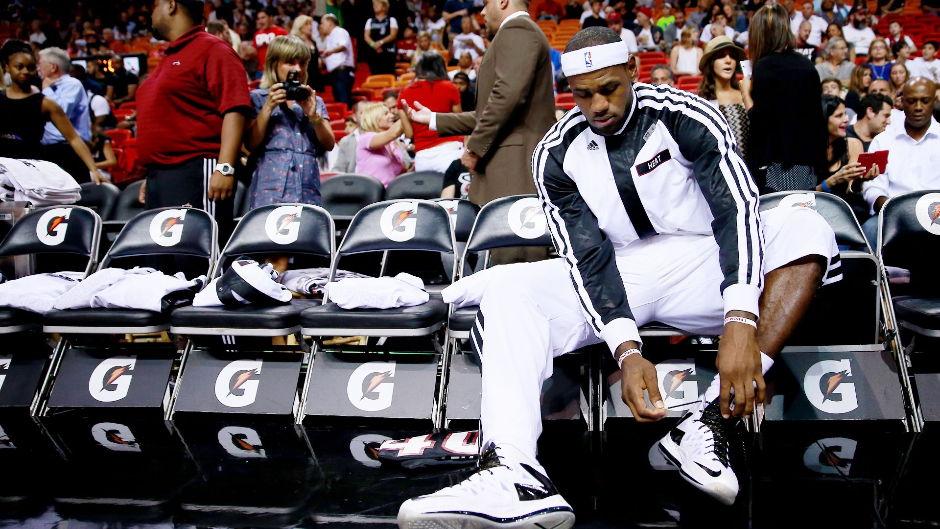 Nike Disappoints Sneakerheads on LeBron James' Big Night - Sports