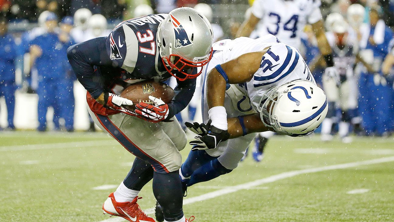 Former New England Patriots cornerback Alfonzo Dennard competes