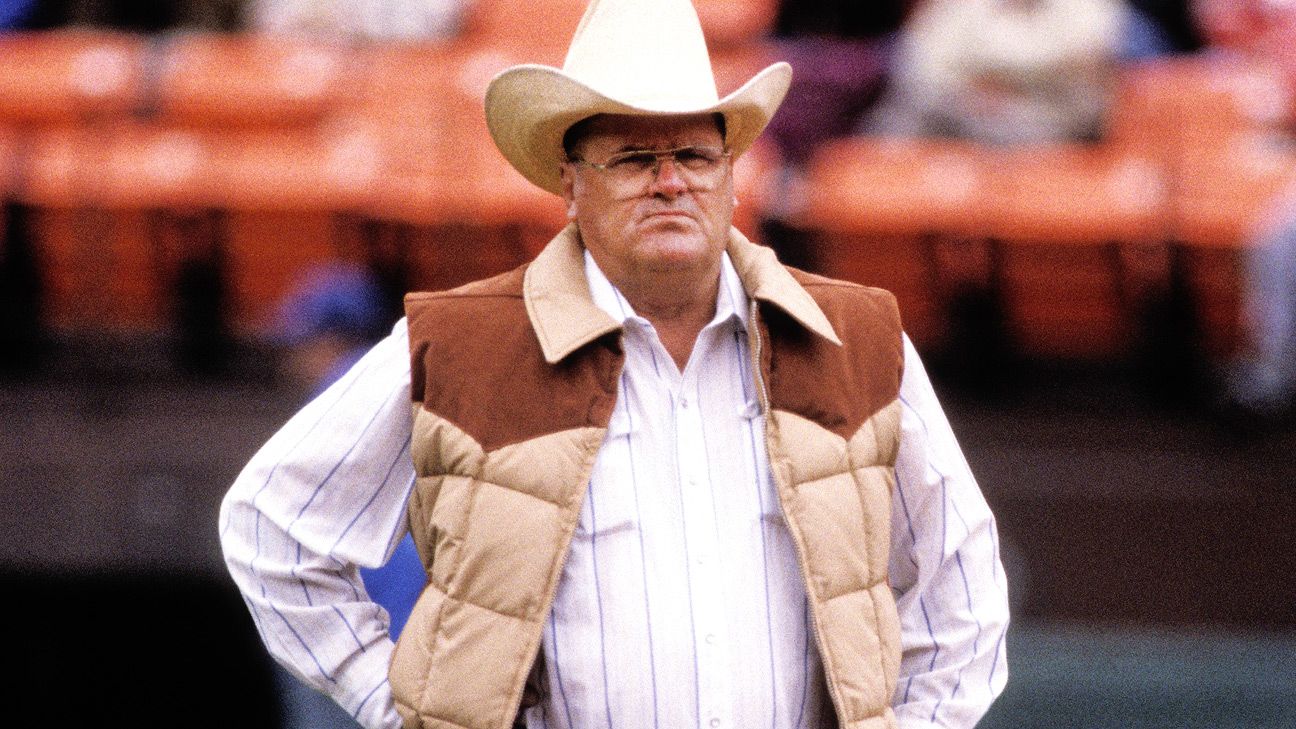 Traces of Texas - Former Houston Oilers coach Bum Phillips and