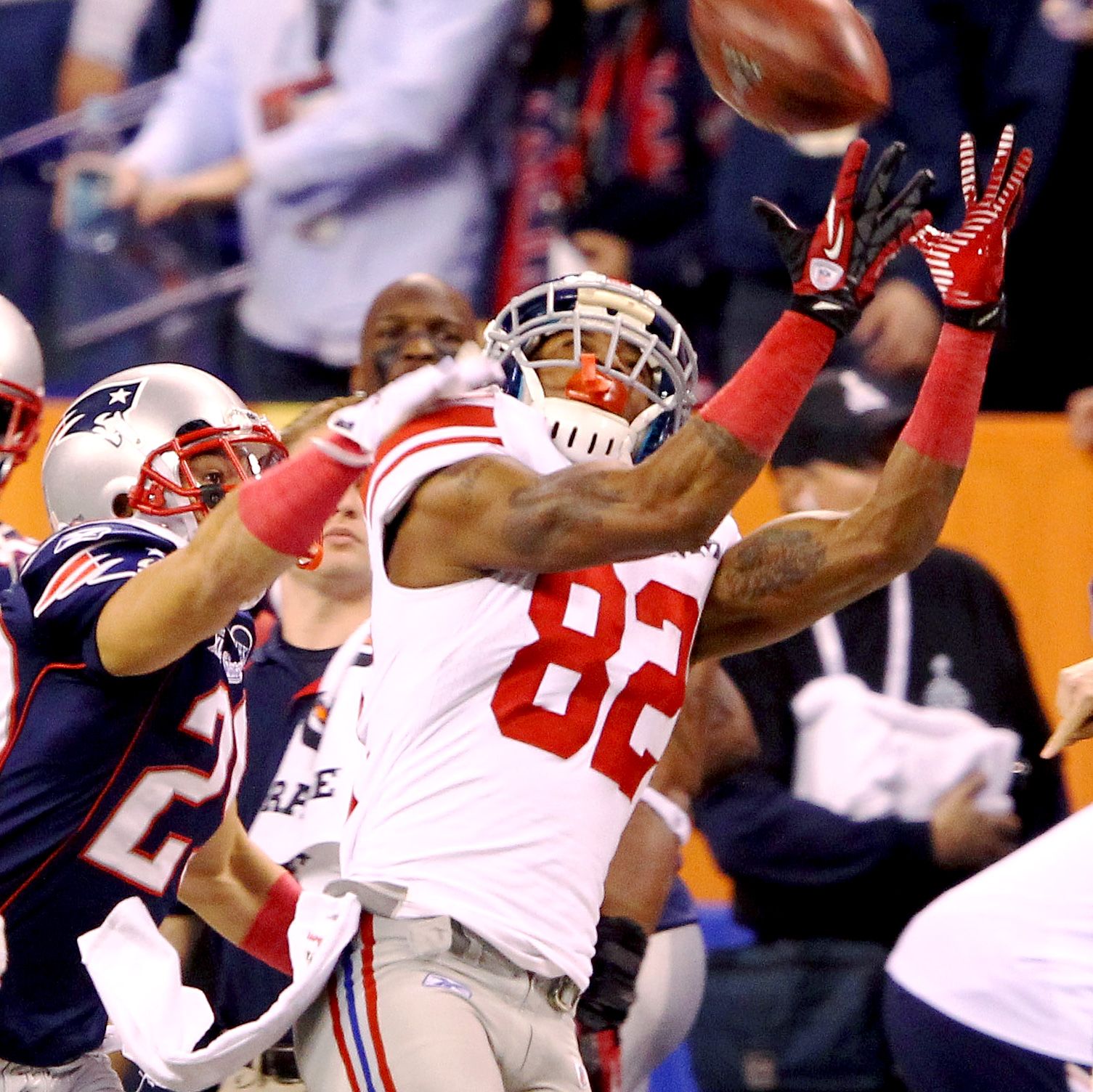 New York Giants wide receiver Hakeem Nicks (88) and wide receiver Mario  Manningham (82) celebrate Manningham's touchdown during second quarter NFL  action between the New York Giants and Detroit Lions at the