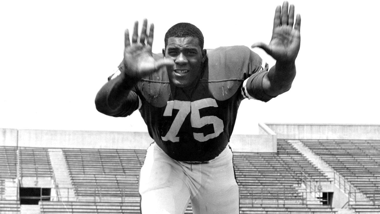 Joe Greene's Dunbar Jr./Sr. High School football jersey becomes first retired  jersey in TISD history