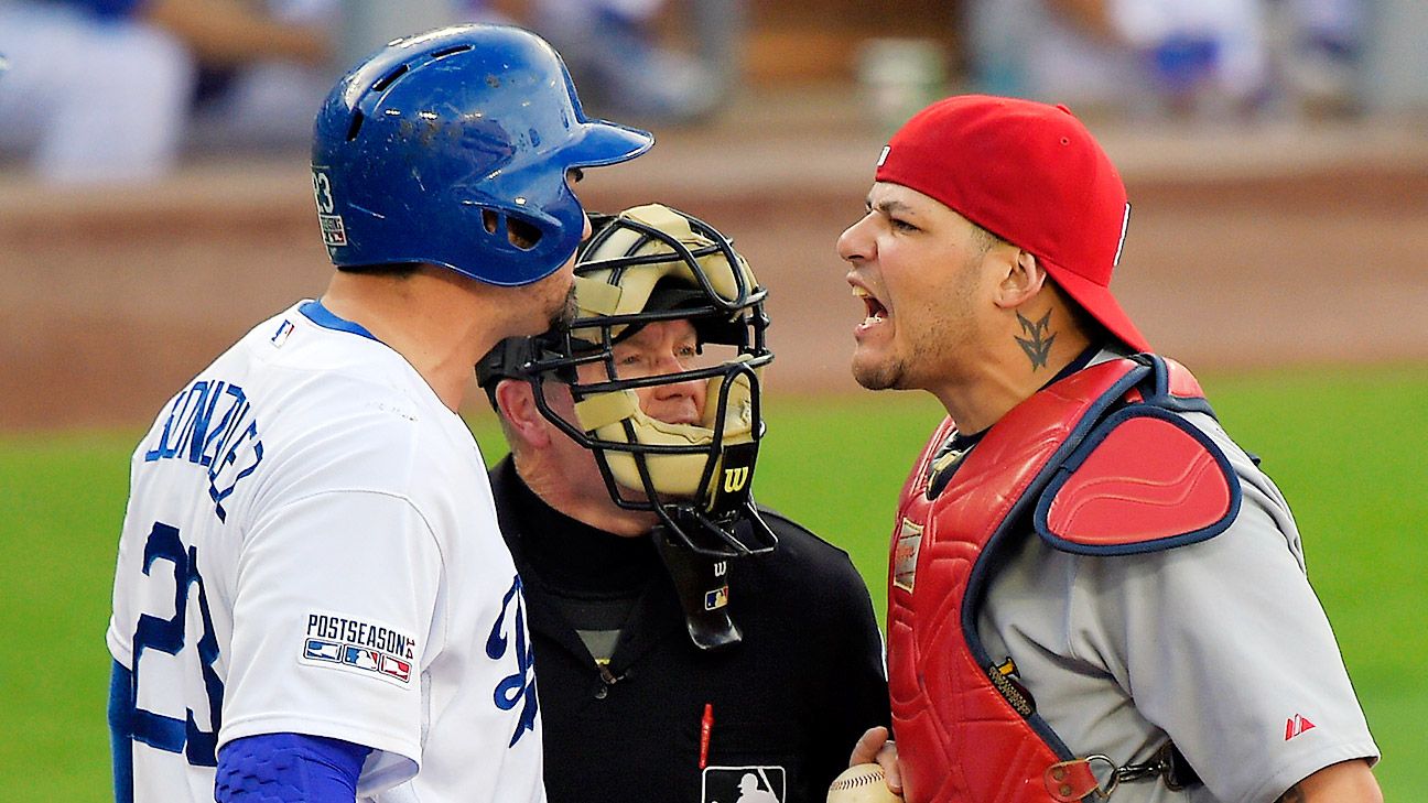 Benches clear after D-Backs manager gets into it with Yadier Molina