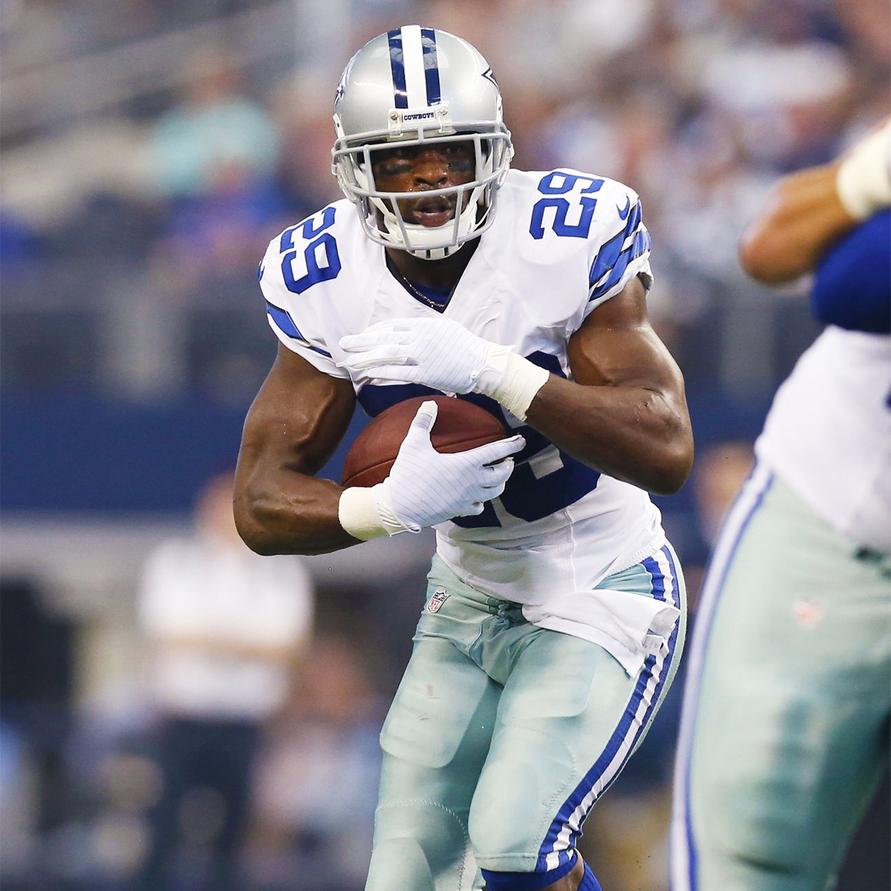 Dallas Cowboys' DeMarco Murray tops 100 yards, sets running back mark