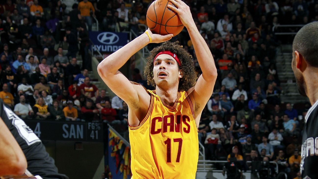 Cavs' Anderson Varejao could have serious foot injury