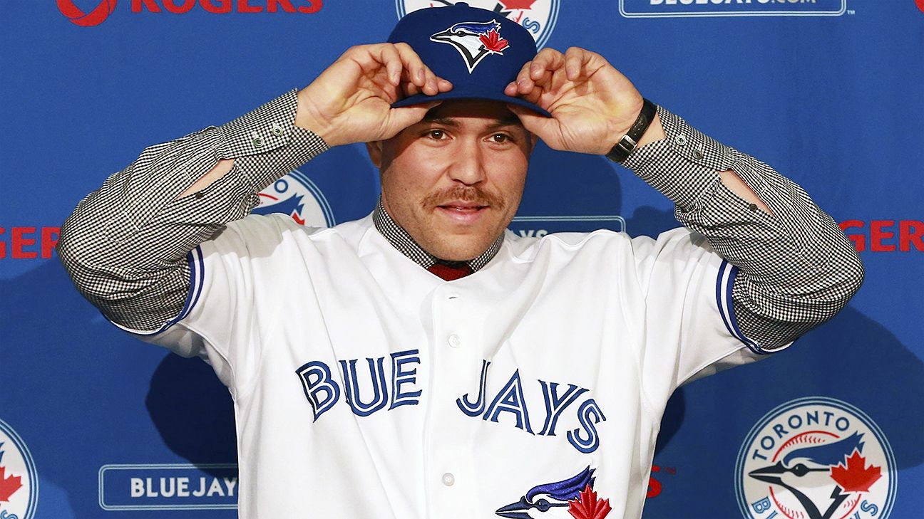 Blue Jays trade catcher Russell Martin to Dodgers for minor-league