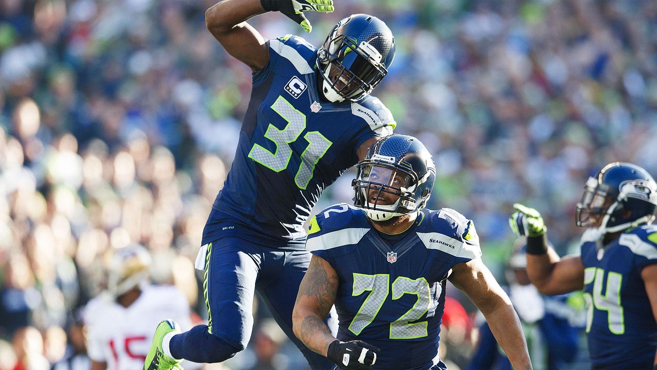 Seahawks' Michael Bennett leaves game with knee injury