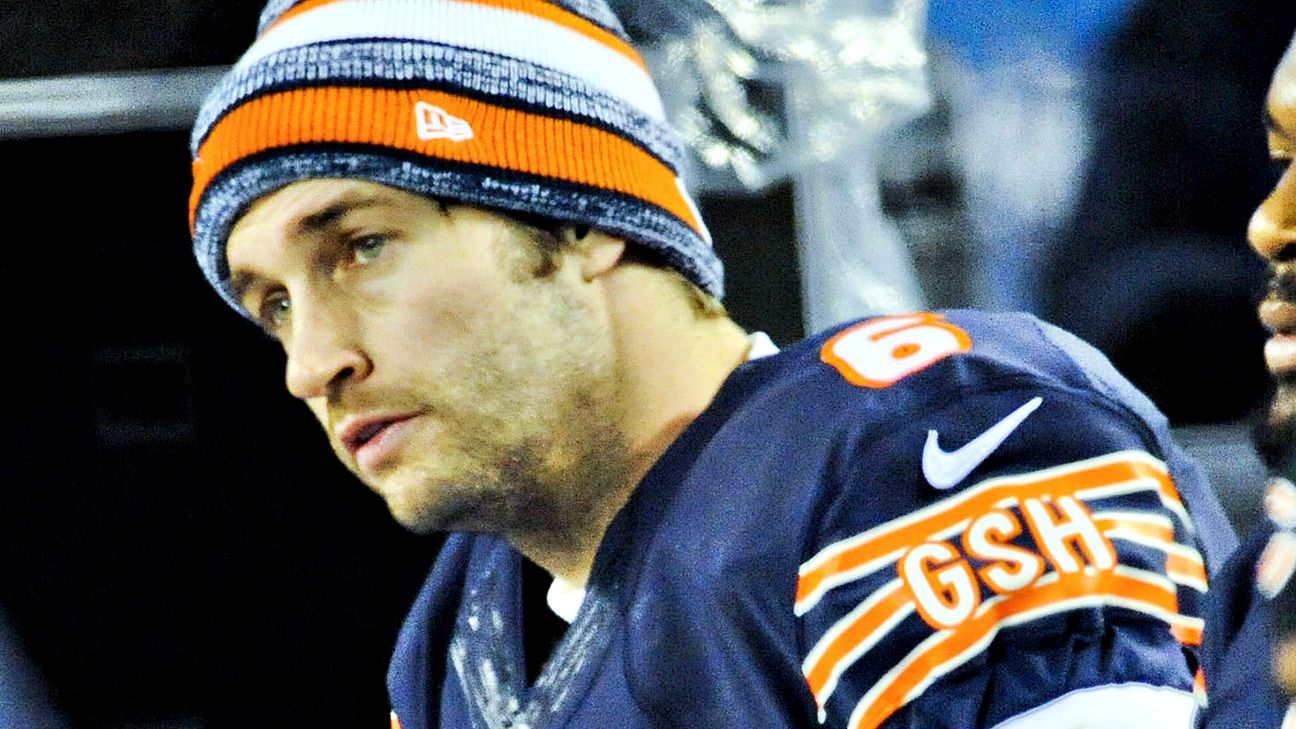 Bears fans react to Mark Sanchez taking Jay Cutler's jersey number