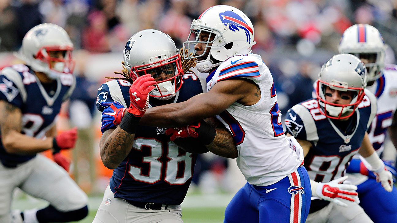 Brandon Bolden with an 18 YARD TOUCHDOWN! 