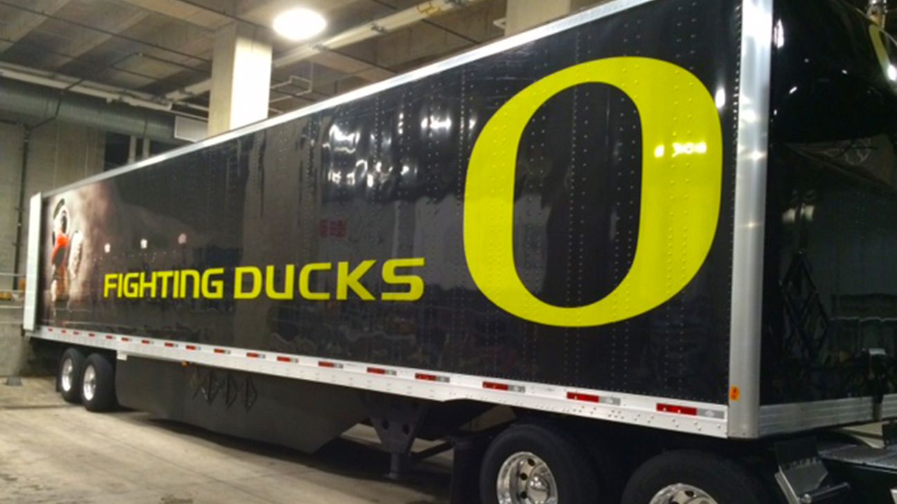 Behind the scenes of Oregon uniform history with Ducks equipment