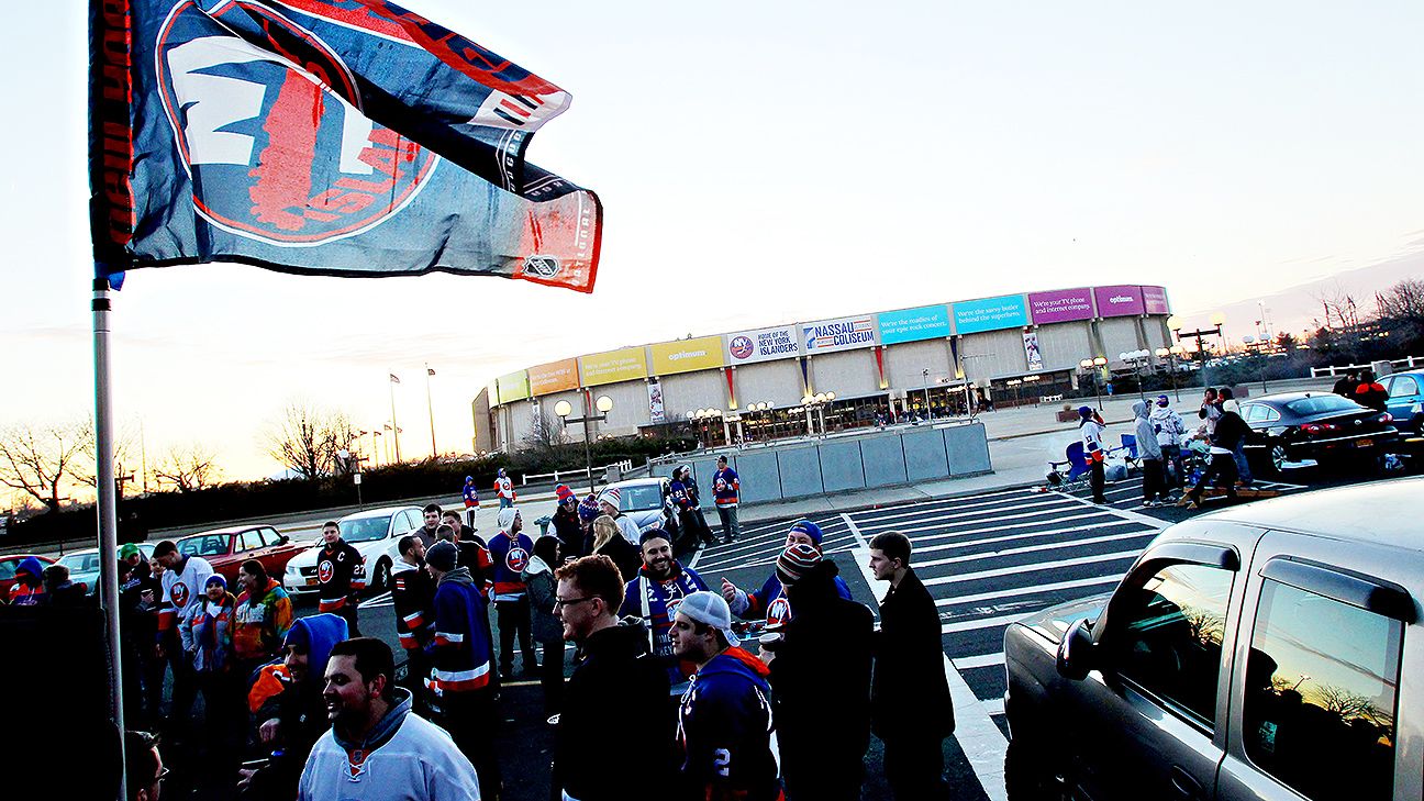 Dramatic Reactions From Islanders Fan At Nassau Coliseum Viewing