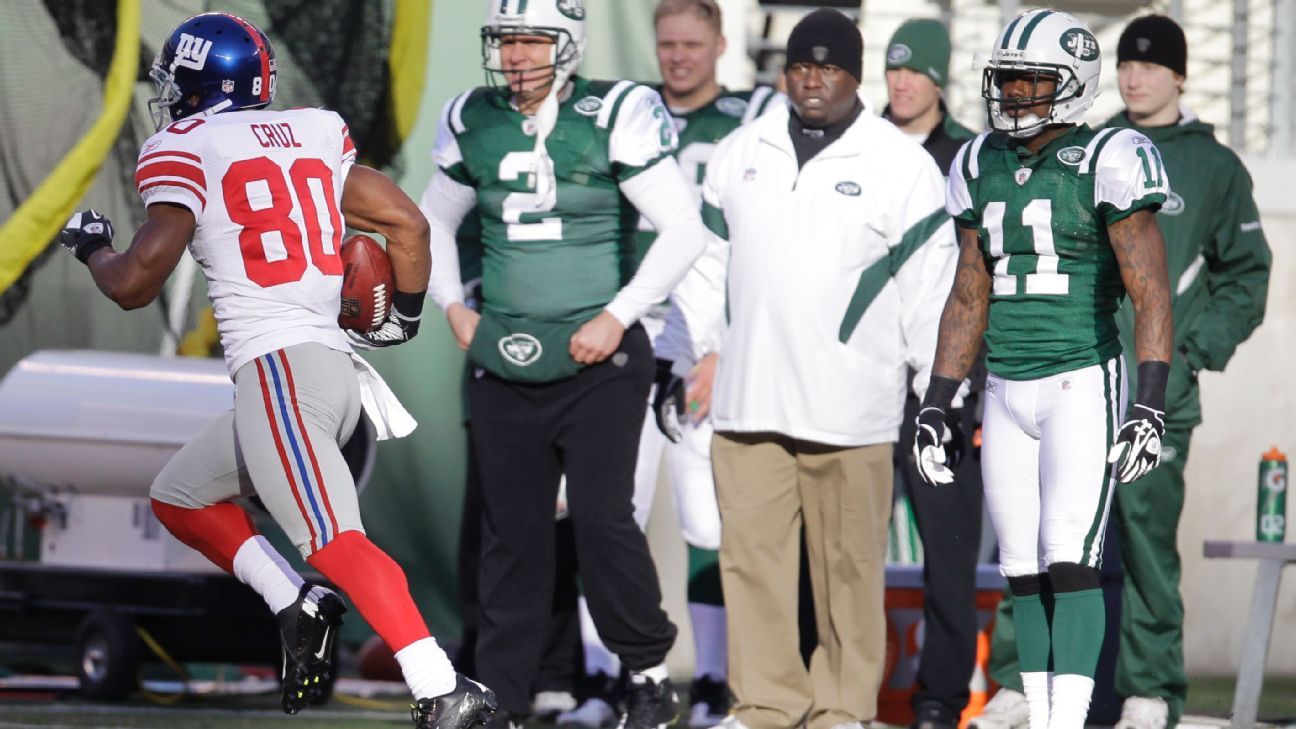 New York Giants Victor Cruz breaks tackles as he runs for a 99 yard  touchdown in the second quarter against the New York Jets in week 16 of the  NFL season at