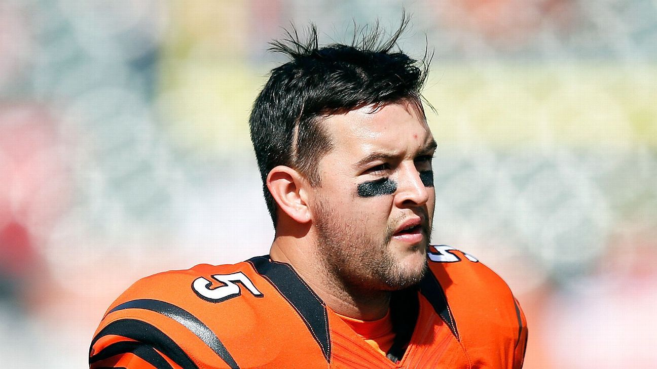 AJ McCarron's first playoff game for Bengals gets off to sloppy start -  ESPN - Cincinnati Bengals Blog- ESPN