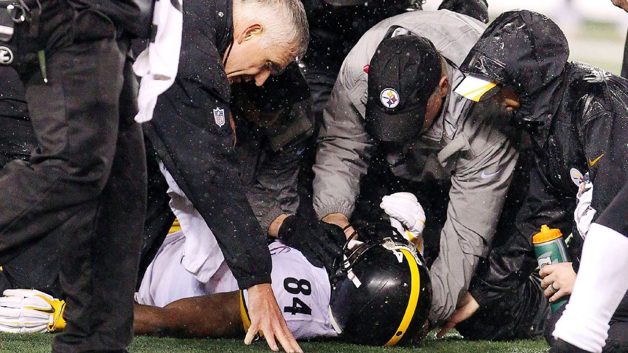Antonio Brown of Pittsburgh Steelers in concussion protocol after late