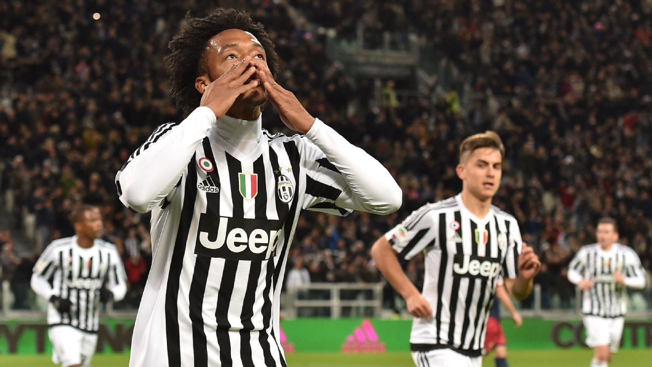 Juventus beat Genoa to set club record but Napoli stay top