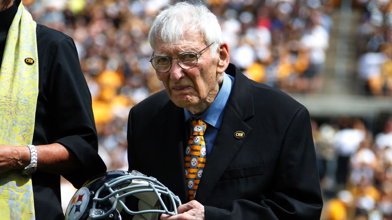 Portrait of Pittsburgh Steelers owner Art Rooney posing with four News  Photo - Getty Images