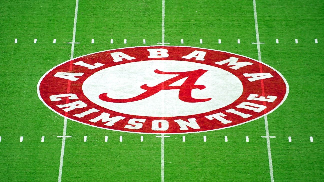 Координаторът по отбрана на Alabama Crimson Tide Пийт Голдинг е арестуван по обвинение в DUI