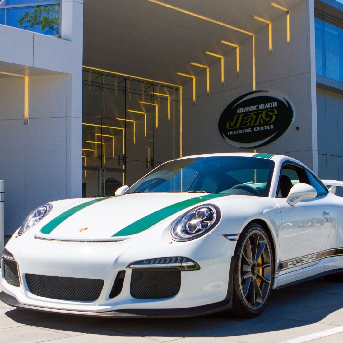 Porsche signing deal with New York Jets to become official car