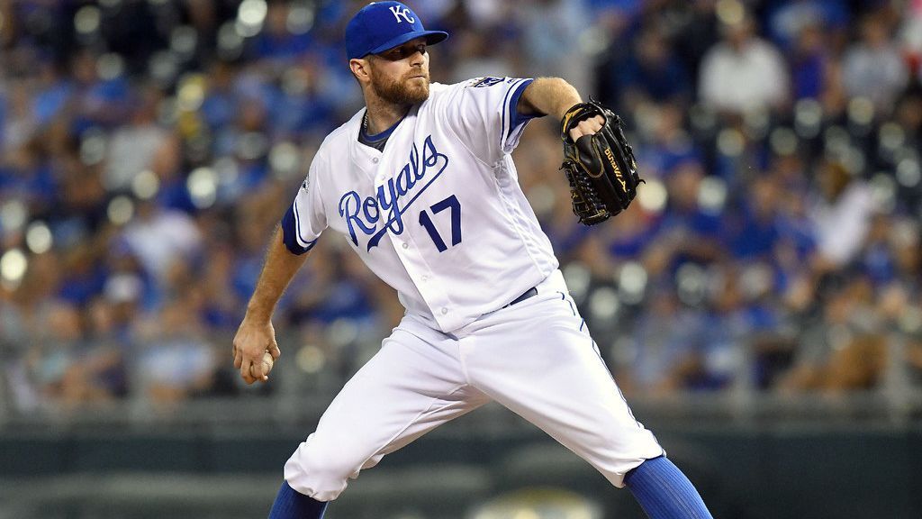 MLB Notes: Royals place closer Wade Davis on 15-day DL with