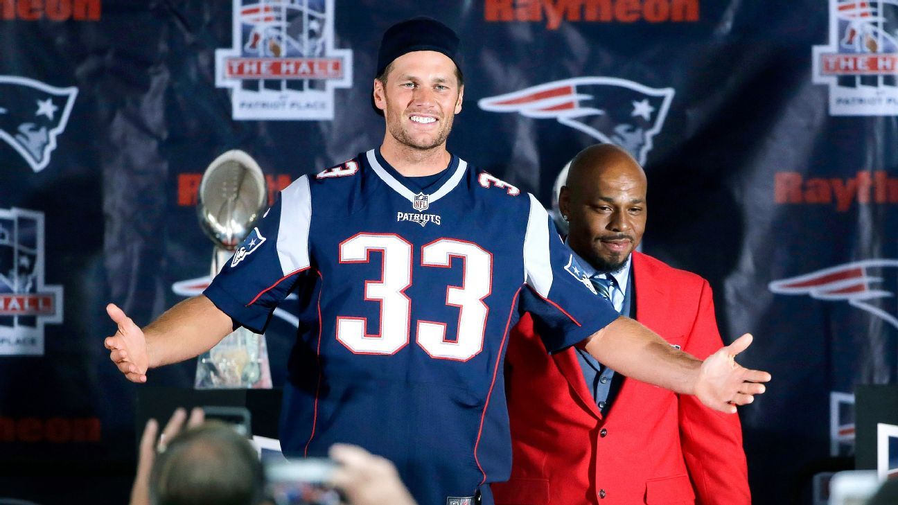 Tom Brady pitches in at ceremonies for Kevin Faulk - The Boston Globe
