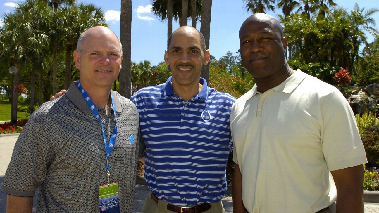 Tony Dungy bests protege Lovie Smith