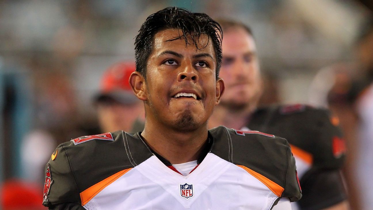 Roberto Aguayo: Tampa Bay Buccaneers cut kicker after picking him