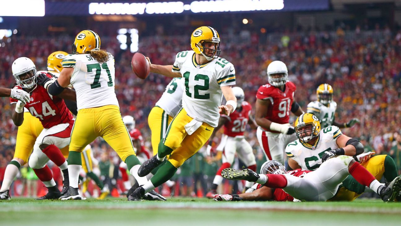 Green Bay, WI, USA. 2nd Dec, 2018. Green Bay Packers offensive tackle David  Bakhtiari #69 pass blocks during the NFL Football game between the Arizona  Cardinals and the Green Bay Packers at