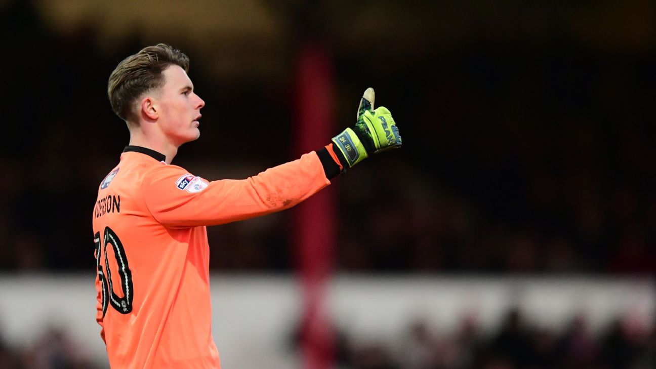 Manchester United Recall Dean Henderson From Grimsby After Joel Pereira Injury