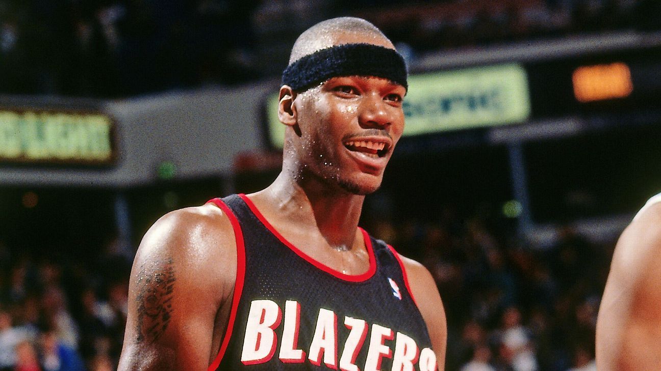 Cliff Robinson, UConn Star Who Played 18 N.B.A. Seasons, Dies at 53 - The  New York Times