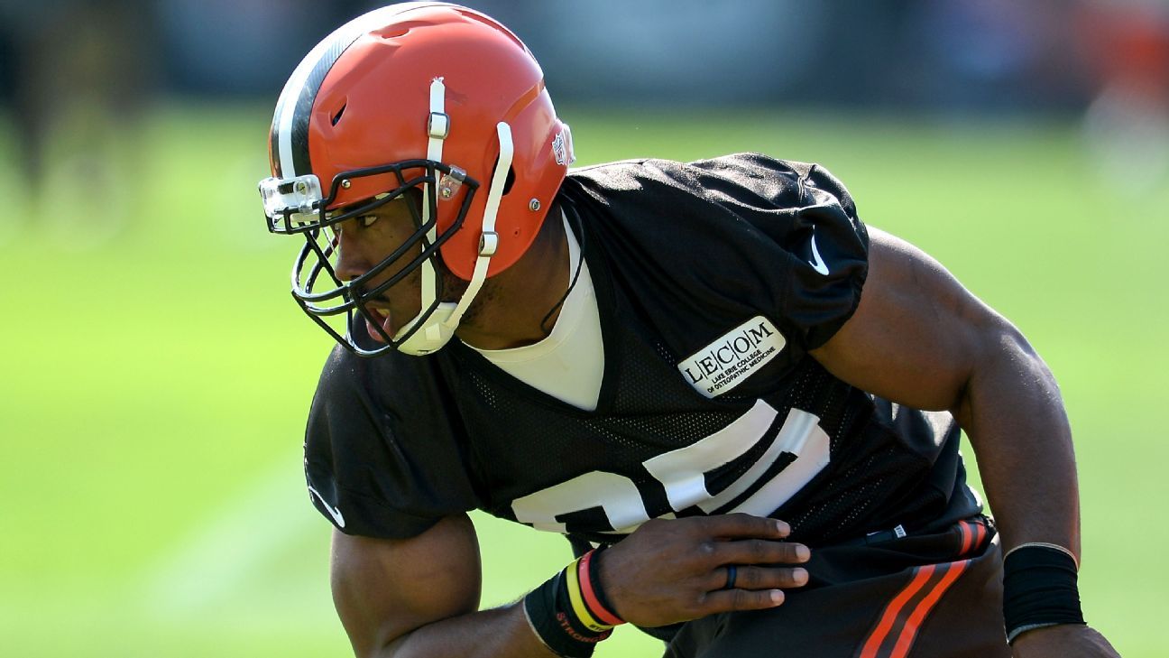 Browns' Myles Garrett Gives Update on Foot Injury in Boot