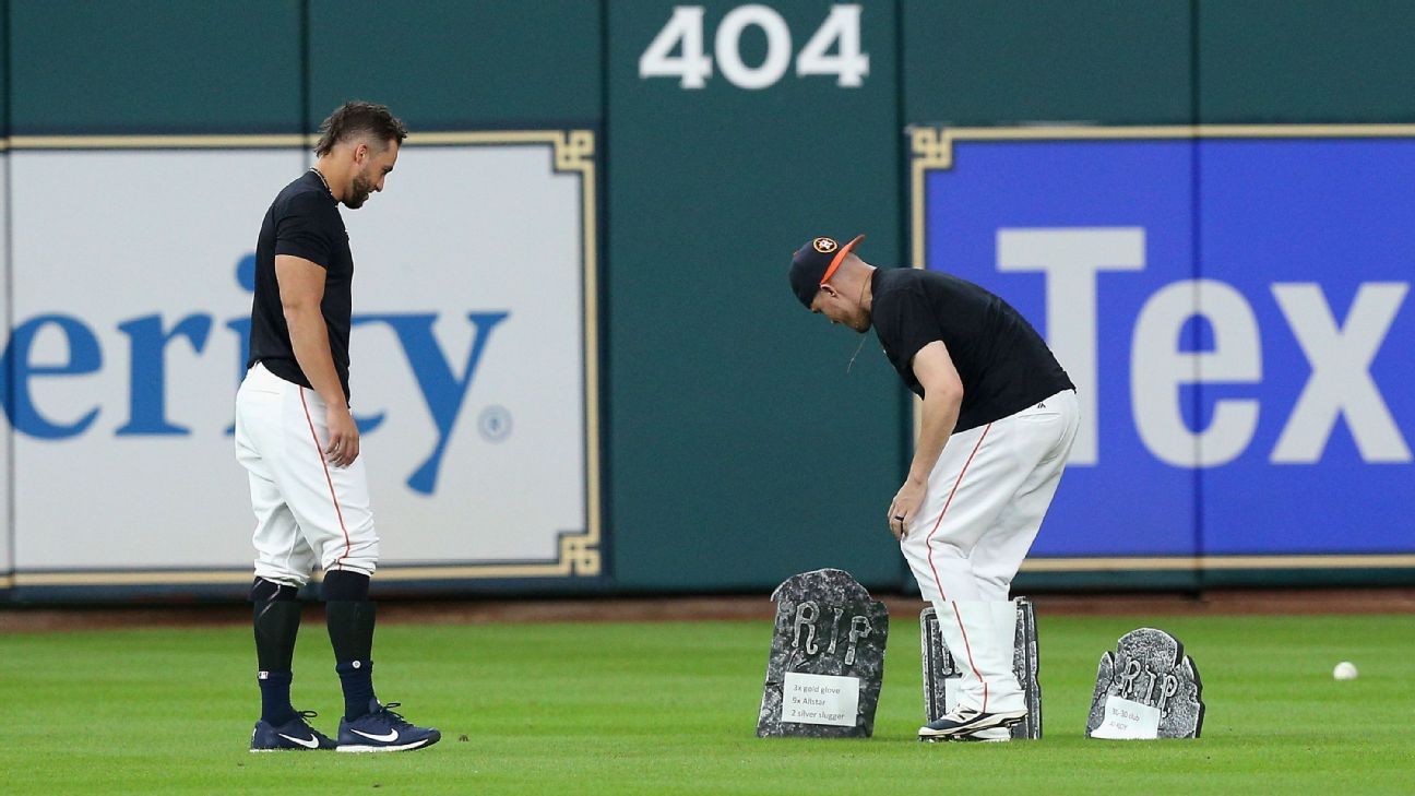 Houston Astros hold funeral for Carlos Beltran's glove