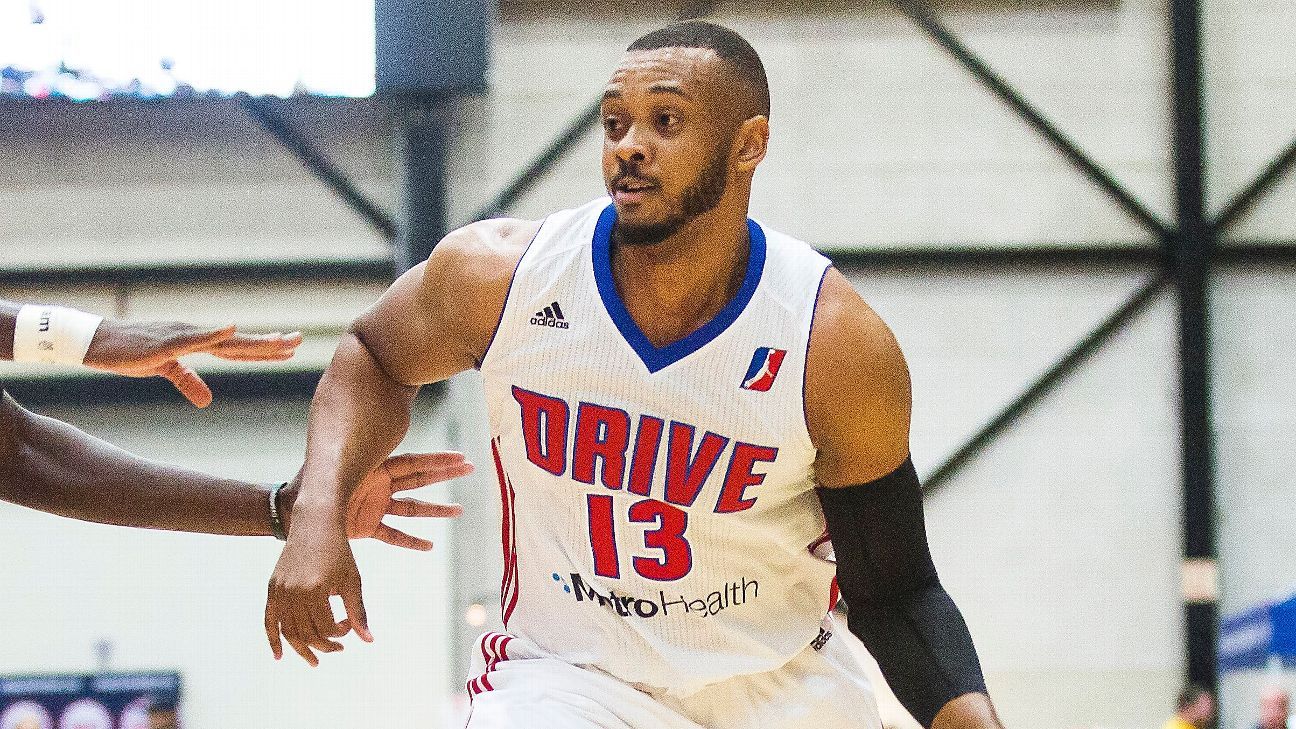 Jogador de basquete Zeke Upshaw morre após desmaiar em quadra - GP1