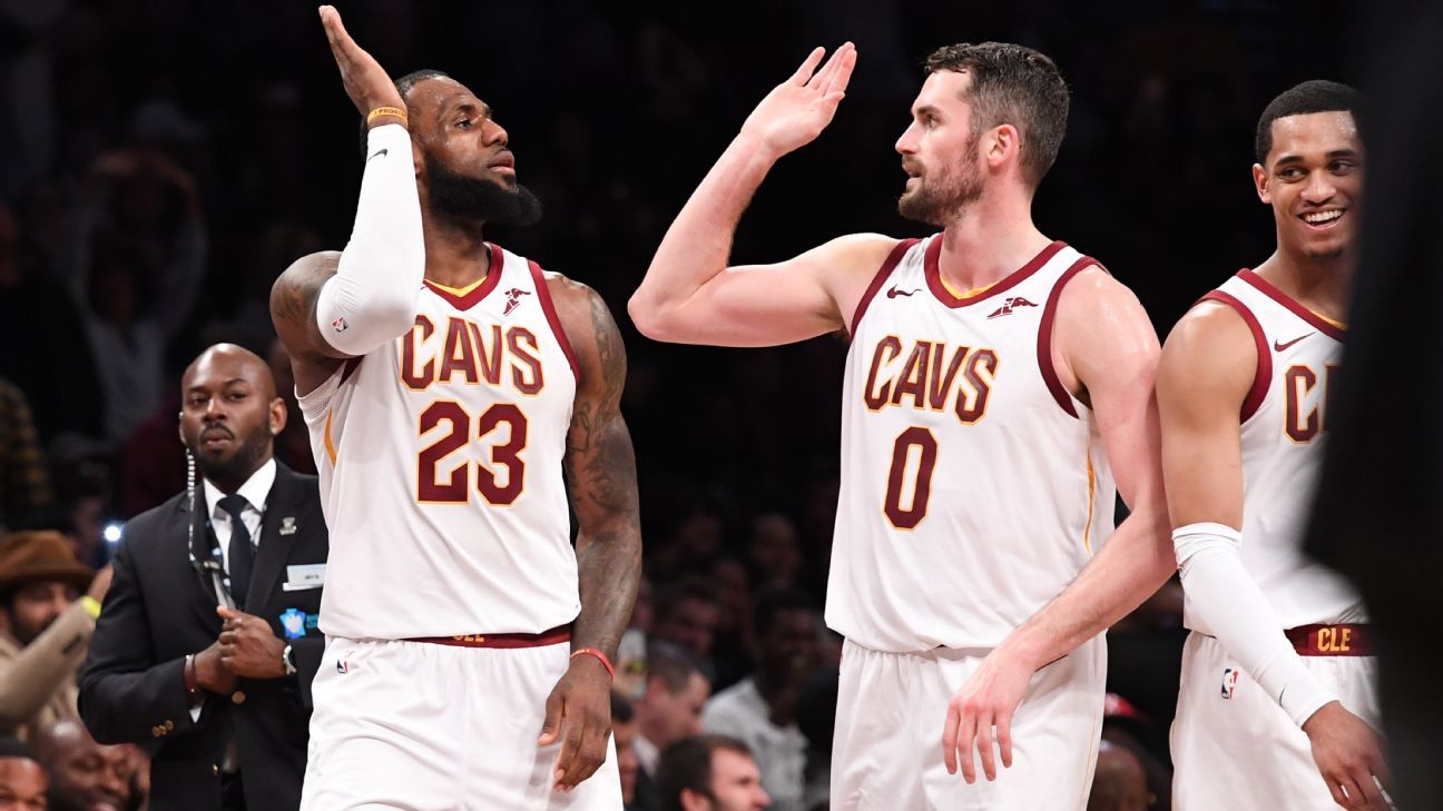 Kevin Love sofre falta dura, desloca ombro e deixa jogo dos Cavaliers - ESPN