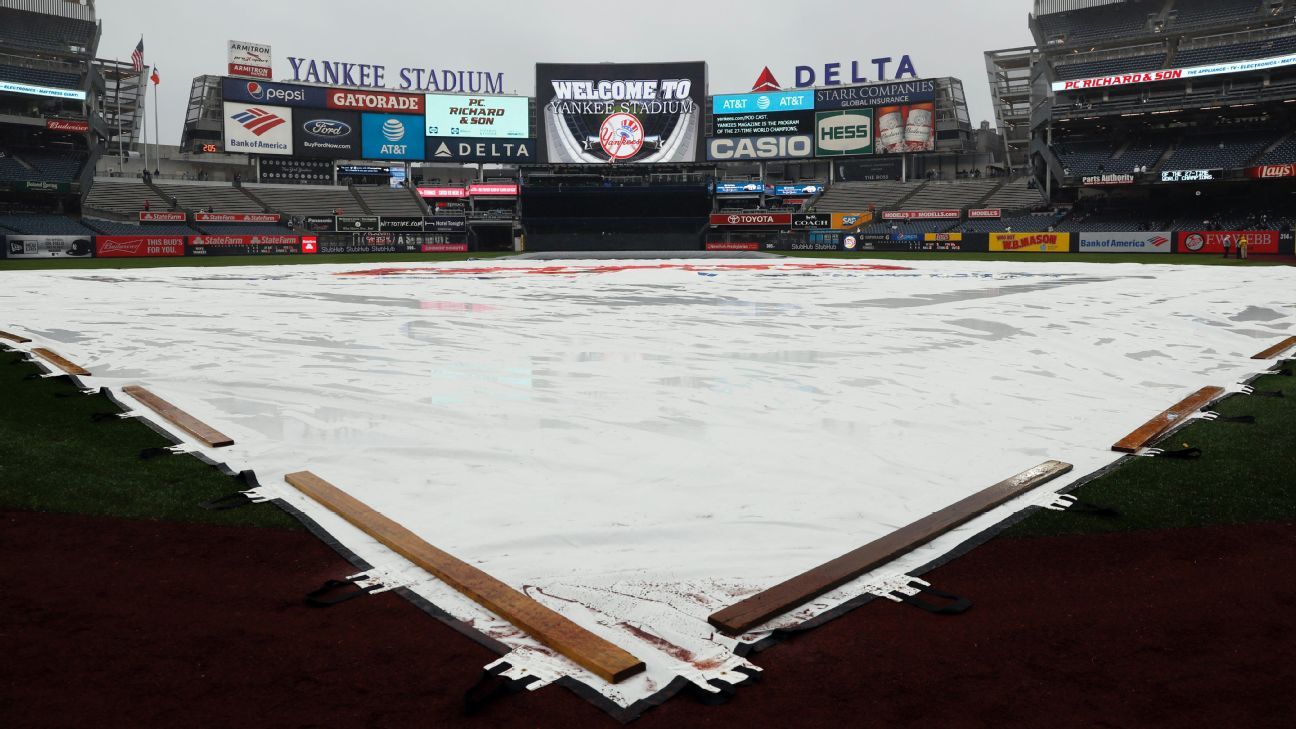 Snow blankets Yankee Stadium, forces home opener to be postponed – New York  Daily News