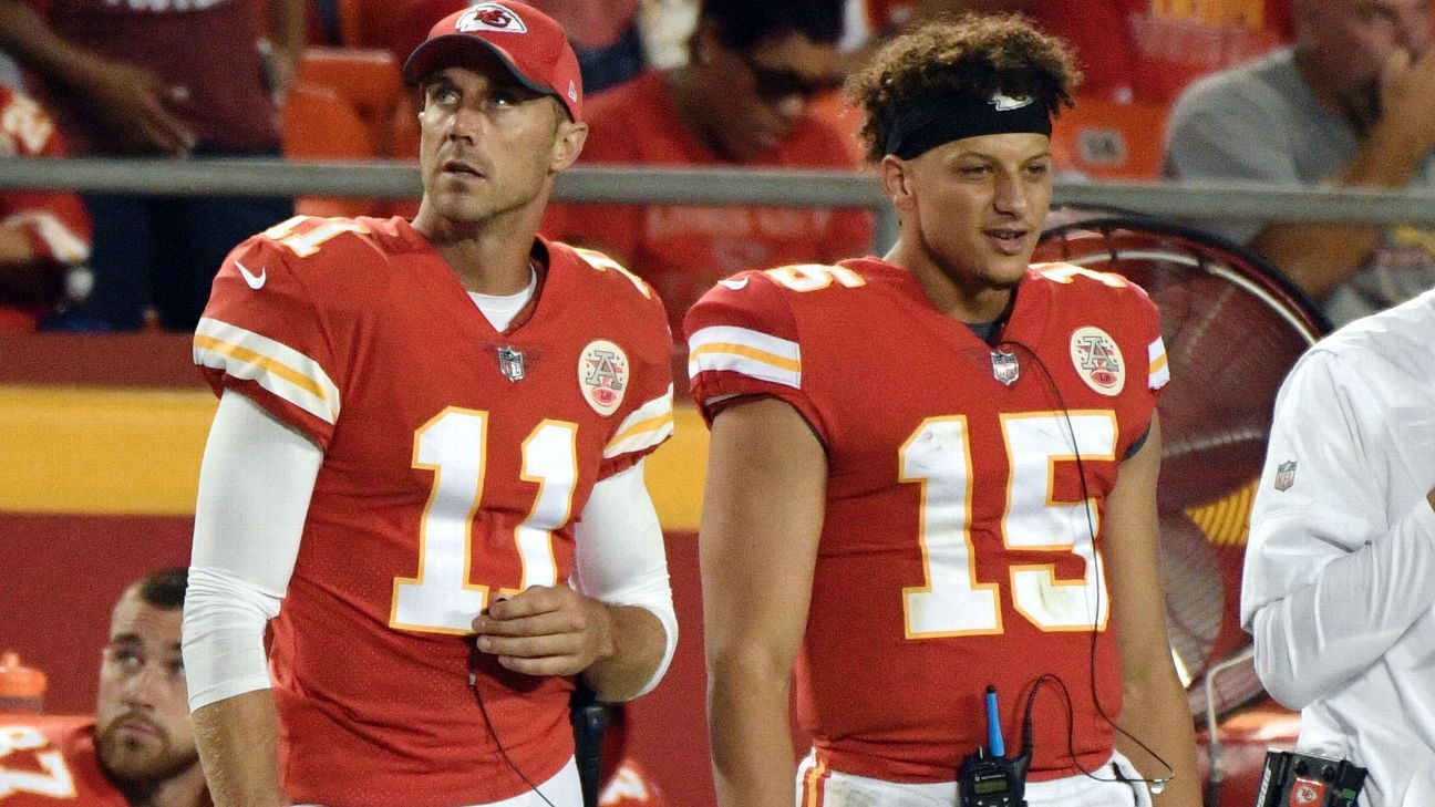 Chiefs' Andy Reid, Patrick Mahomes show support for QB Alex Smith