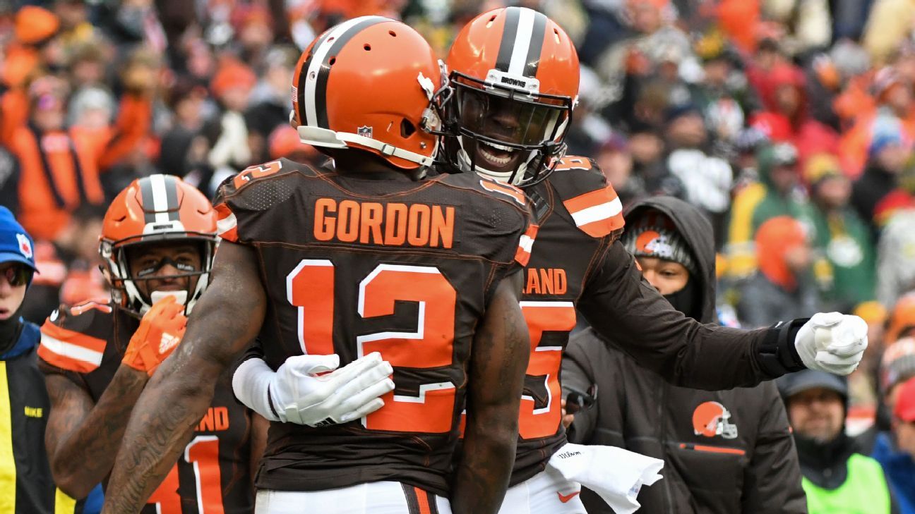 Cleveland Browns take a dig at Chicago Bears new orange helmet