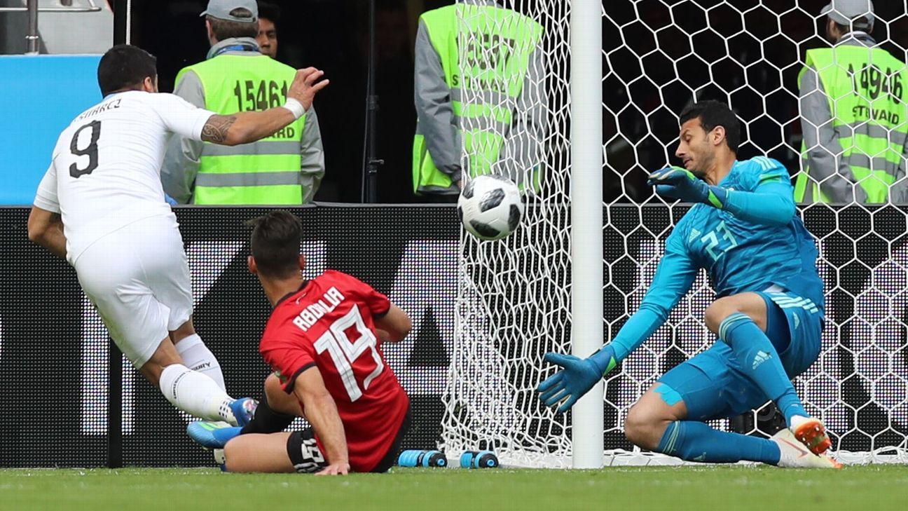 Goleiros Nacional Mohamed El-Shenawy Da Equipe De Futebol De Egito Foto de  Stock Editorial - Imagem de goleiro, profissional: 138193208